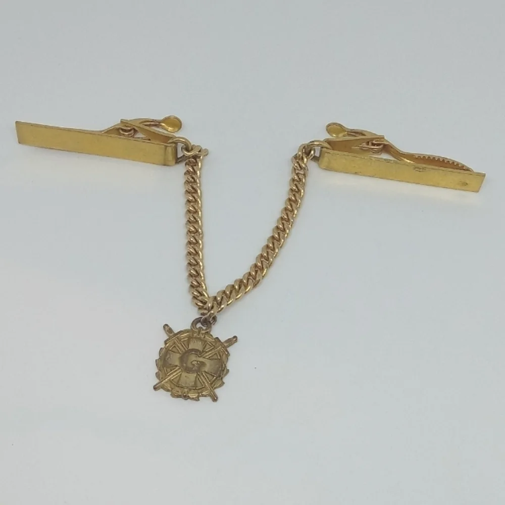* vintage Mens Mason Freemason G collar brooch clip with chain gold tone